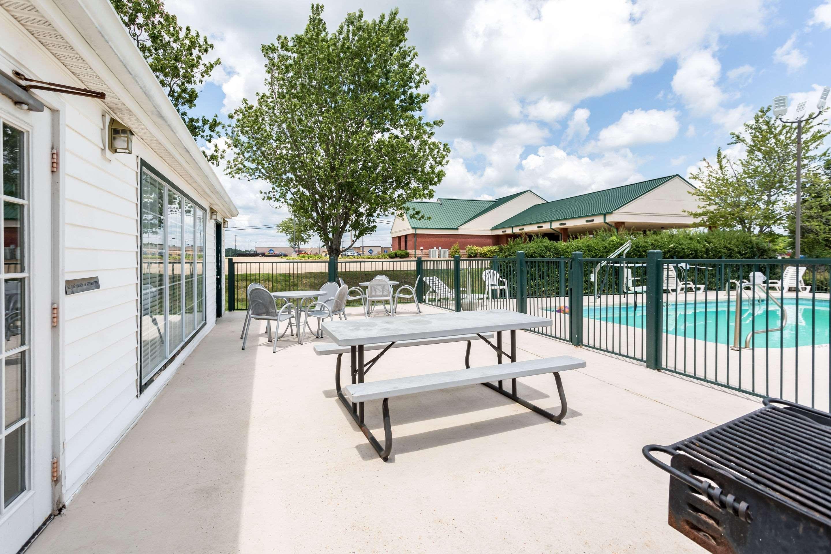 Econo Lodge Tupelo Exterior photo